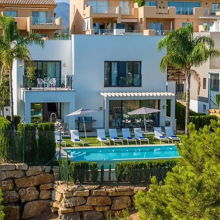Golf-Front Villa Private Pool Sleeps 8 *