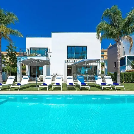 Golf-front Private Pool Sleeps 8 Appartamento Estepona