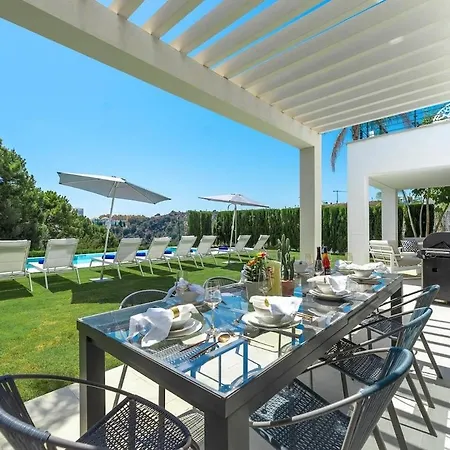 Golf-Front Villa Private Pool Sleeps 8 Estepona