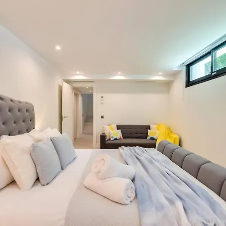 Golf-Front Villa Private Pool Sleeps 8 * Estepona