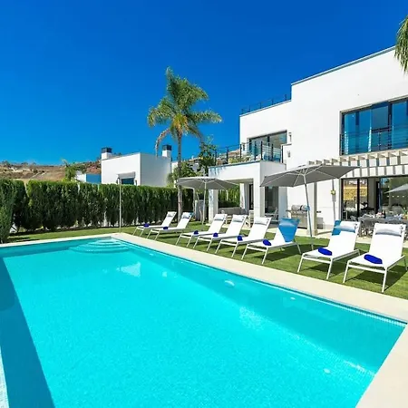 Golf-Front Villa Private Pool Sleeps 8 Apartment Estepona