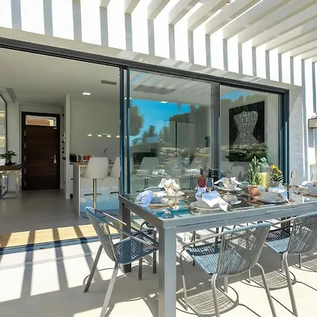Golf-Front Villa Private Pool Sleeps 8 Estepona