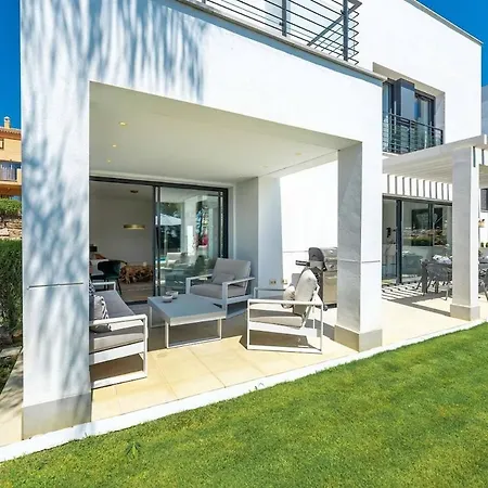 Golf-front Private Pool Sleeps 8 Estepona