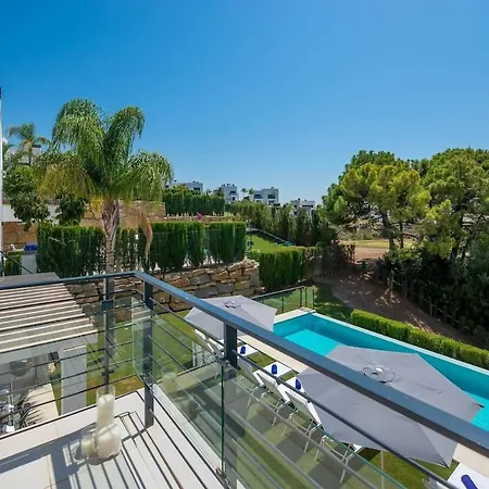 Golf-Front Villa Private Pool Sleeps 8 Estepona