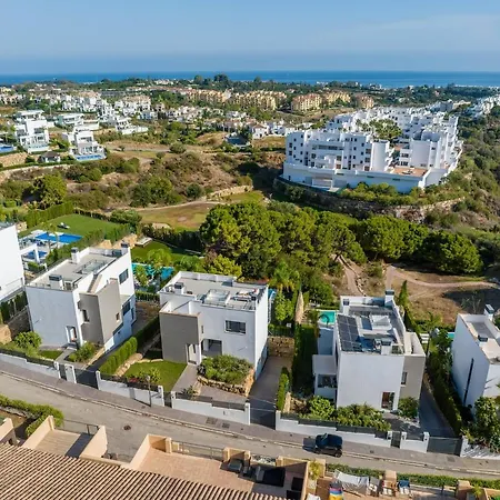 Golf-Front Villa Private Pool Sleeps 8 *
