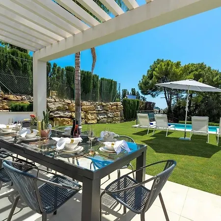 Golf-front Private Pool Sleeps 8 Appartamento Estepona